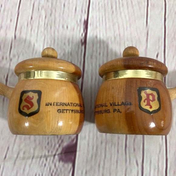 Vintage Wood Souvenir International Village Gettysburg, PA Salt and Pepper Pair - Picture 5 of 7